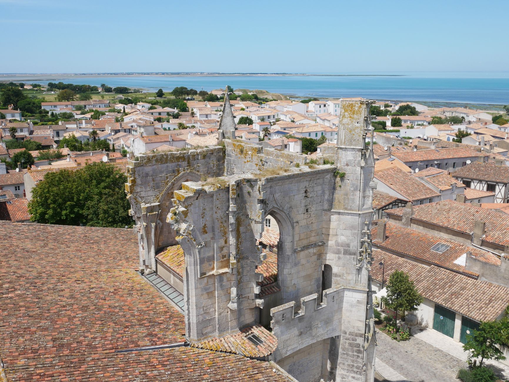 Bâchage de toiture équipe à Montpellier